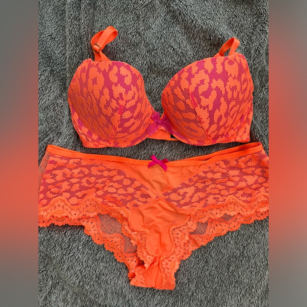 Victoria’s Secret Bra set